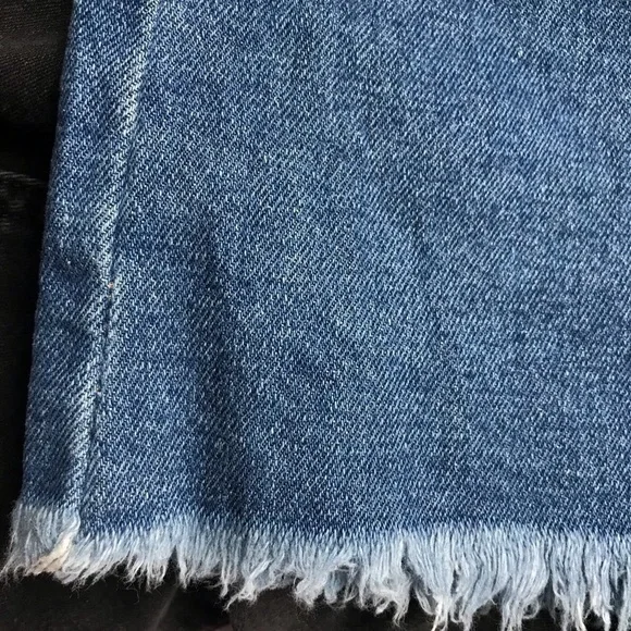 Forever 21 Blue denim Size 30 fringed hem shorts New With Tag NWT - Picture 7 of 12